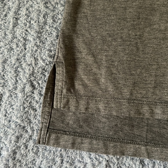 Nike pocket tee women’s size M like new - Picture 3 of 4